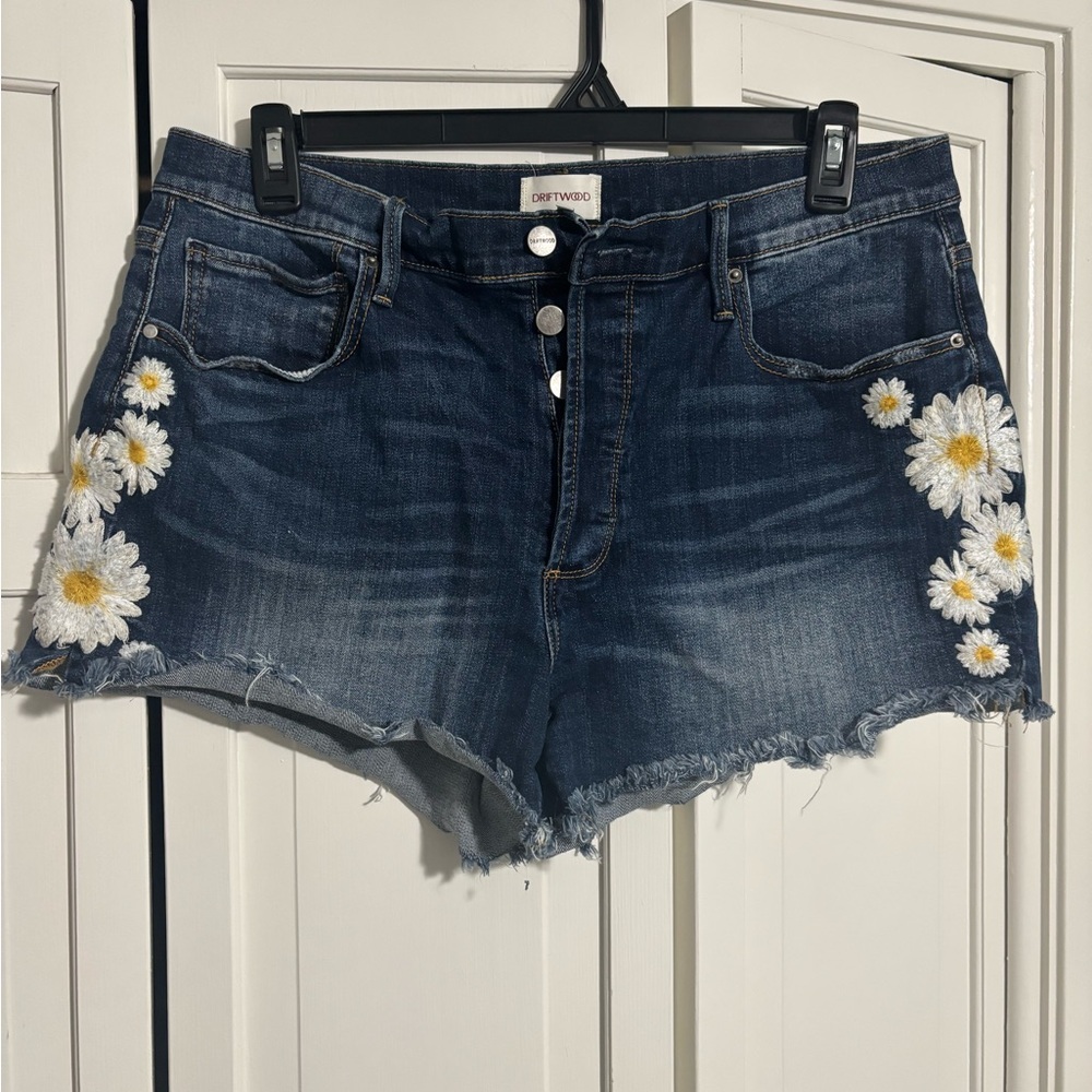 Boho Embroidered Denim Shorts Driftwood Size 33 Daisy NWOT